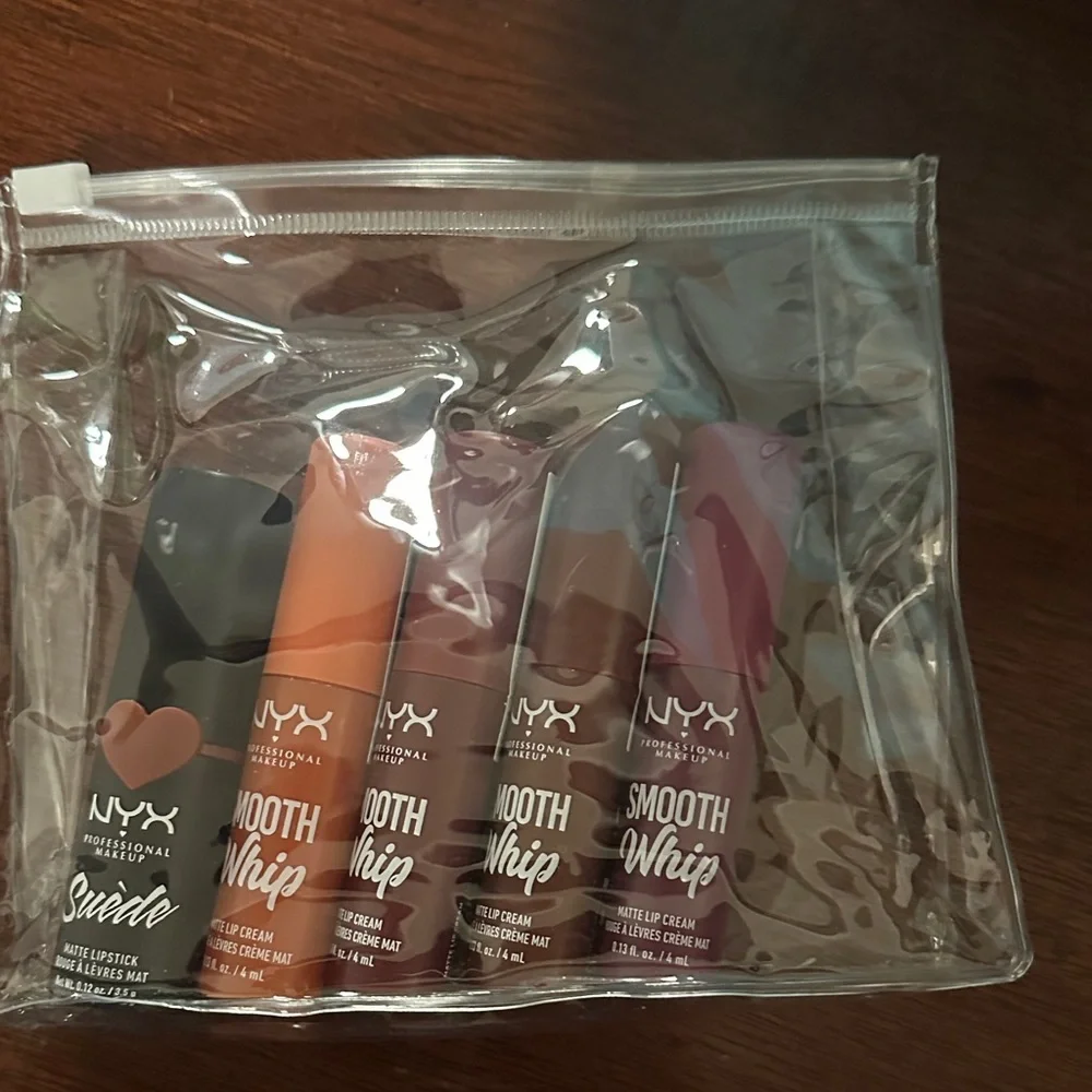 NYX 4 x lip cream and 1 lipstick. 3 sealed and 2 broken seal but as new.